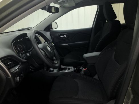 Used 2021 Jeep Cherokee Latitude AWD/4WD image 11