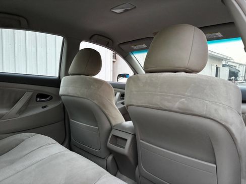 Used 2011 Toyota Camry LE image 60