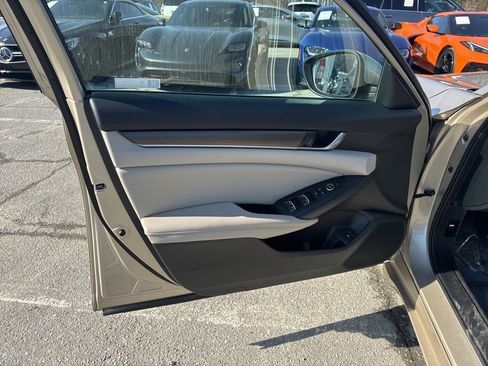 Used 2018 Honda Accord LX image 22