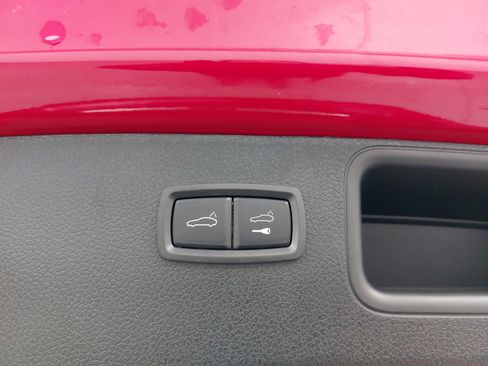 Used 2025 Porsche Macan image 15