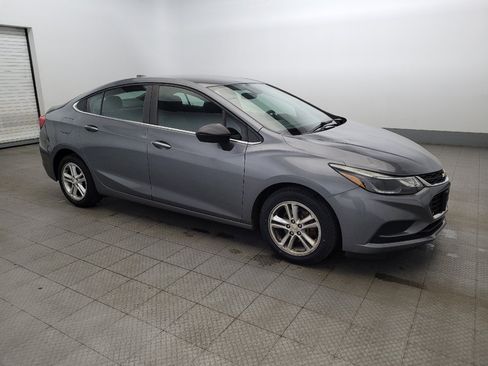 Used 2018 Chevrolet Cruze LT FWD image 11