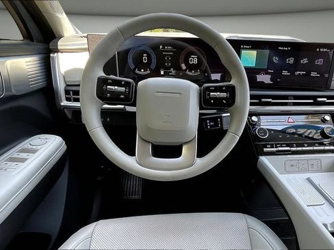 Used 2025 Hyundai Santa Fe SEL FWD image 10