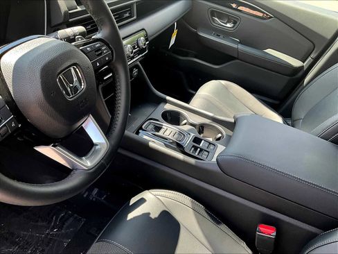 New 2025 Honda Pilot Touring image 14
