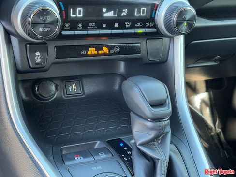 Certified 2025 Toyota RAV4 LE AWD/4WD image 27