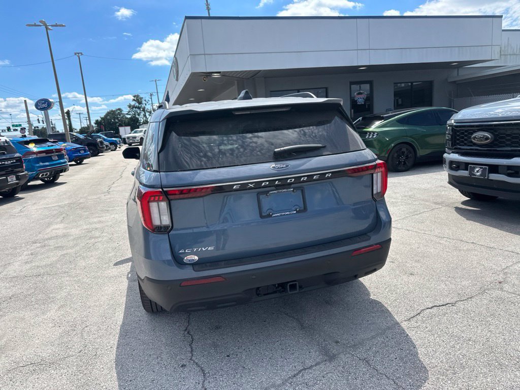 Used 2025 Ford Explorer Active RWD image 14