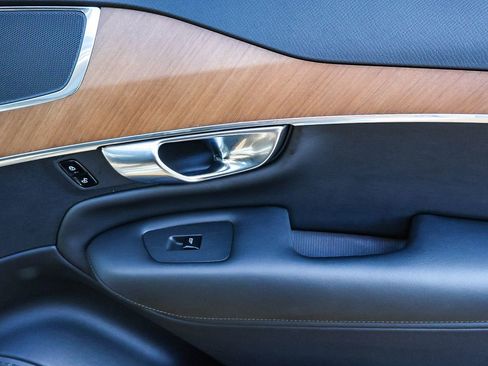 Used 2025 Volvo XC90 B5 Plus w/ Protection Package Premier image 19