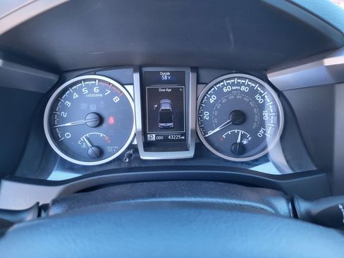 Used 2016 Toyota Tacoma SR5 image 10