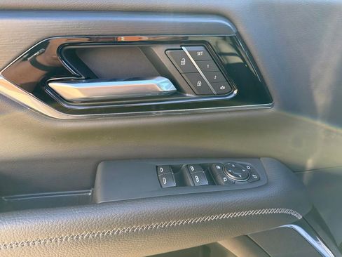 Used 2026 GMC Yukon Denali w/ Sun & Power Step Package AWD/4WD image 12