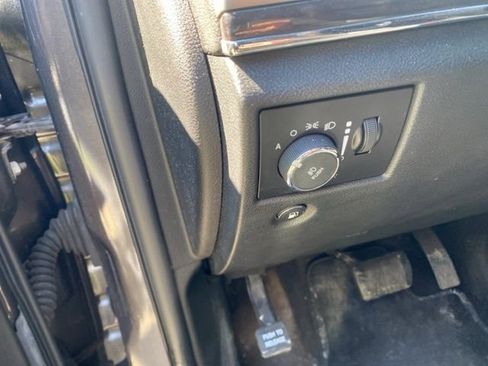 Used 2018 Jeep Grand Cherokee Overland image 25