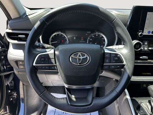 Used 2023 Toyota Highlander XLE FWD image 10