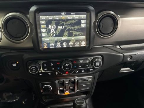 Used 2021 Jeep Gladiator Sport AWD/4WD image 19