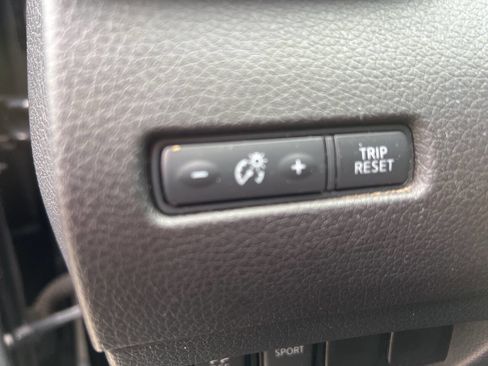 Used 2016 Nissan Rogue SV image 17