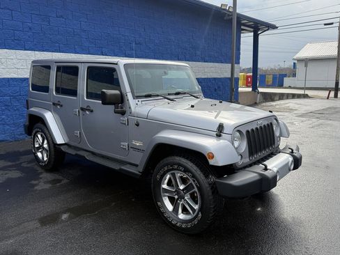Used 2015 Jeep Wrangler Unlimited Sahara w/ Connectivity Group image 3