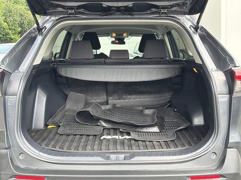 Used 2021 Toyota RAV4 LE AWD/4WD image 6