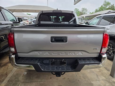 Used 2018 Toyota Tacoma SR5 RWD image 6