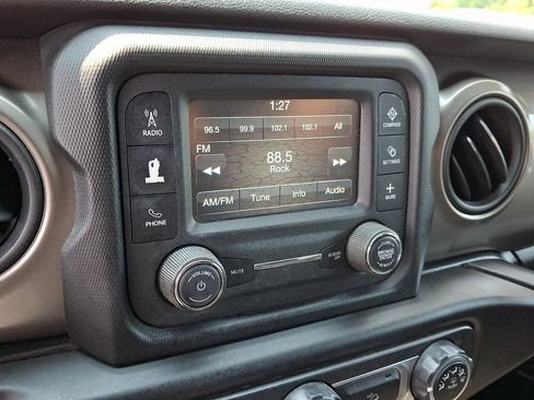 Used 2018 Jeep Wrangler Sport AWD/4WD image 17