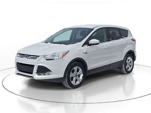 Used 2015 Ford Escape SE image 2