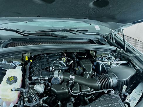 Used 2024 Jeep Grand Cherokee Altitude image 32