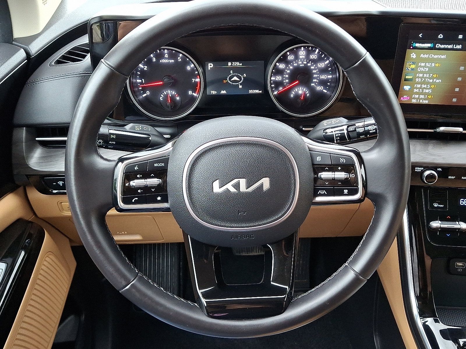 Used 2024 Kia Carnival EX FWD image 19