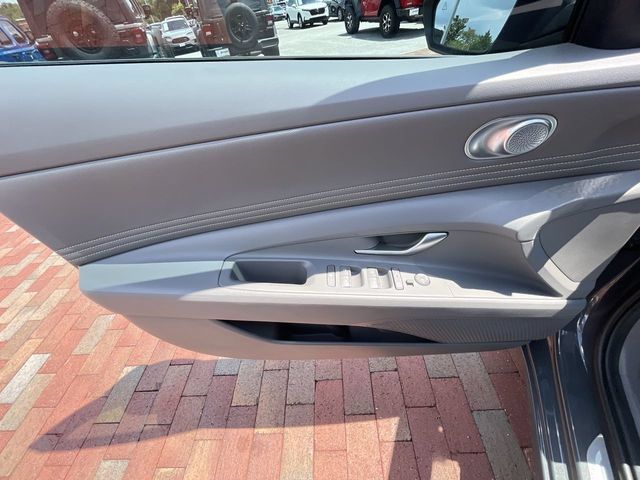 Used 2025 Hyundai Elantra Sport FWD image 10