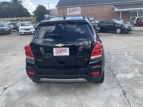 Used 2019 Chevrolet Trax LT w/ LT Convenience Package FWD image 4