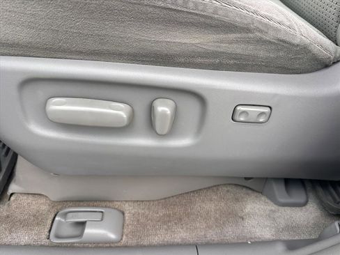 Used 2010 Toyota Sienna LE image 15