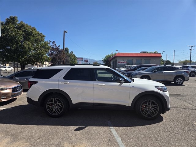 Used 2026 Ford Explorer ST-Line w/ ST-Line Street Pack RWD image 3