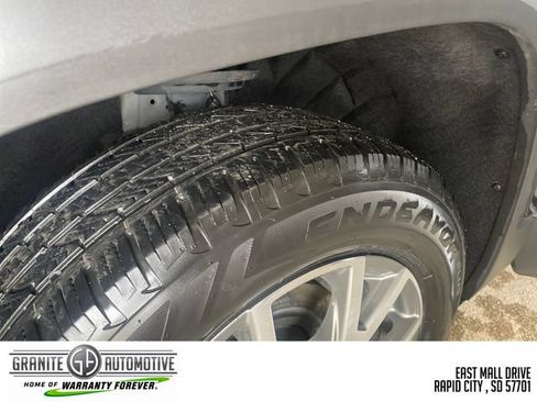 Used 2022 GMC Acadia SLE w/ Driver Convenience Package AWD/4WD image 19