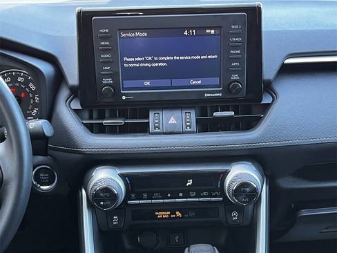 Used 2021 Toyota RAV4 XLE Premium image 15