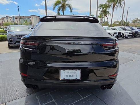 Used 2023 Porsche Cayenne Platinum Edition image 11