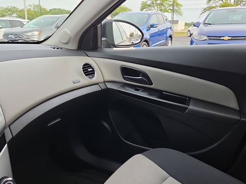 Used 2014 Chevrolet Cruze LS FWD image 13