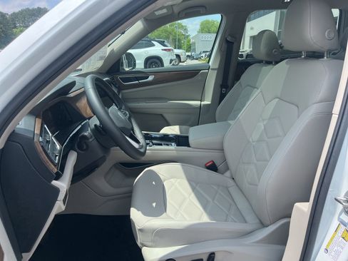 New 2026 Volkswagen Atlas SE FWD image 23
