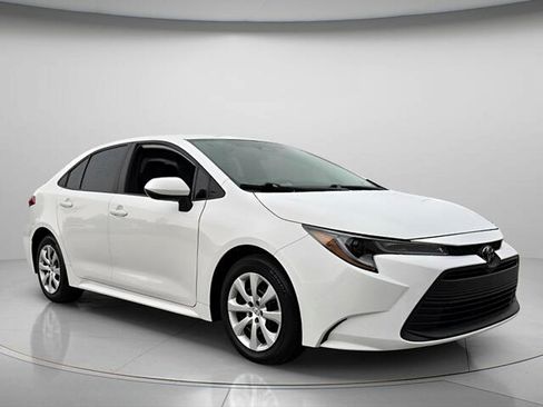Used 2024 Toyota Corolla LE FWD image 9