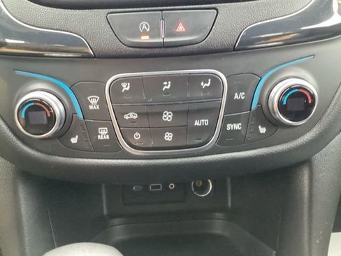 Used 2022 Chevrolet Equinox RS image 38