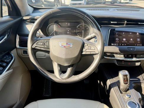 Used 2019 Cadillac XT4 Luxury FWD image 8