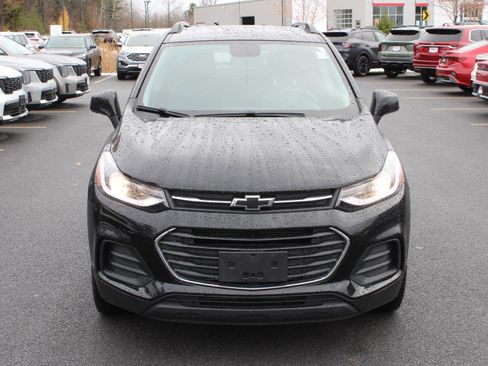 Used 2022 Chevrolet Trax LT w/ Premium Seat Package image 2