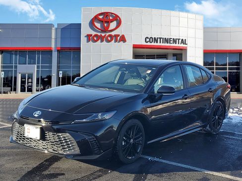 Certified 2025 Toyota Camry SE image 3