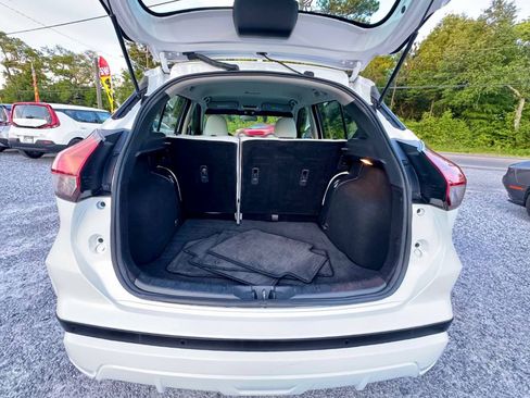 Used 2021 Nissan Kicks SV FWD image 12