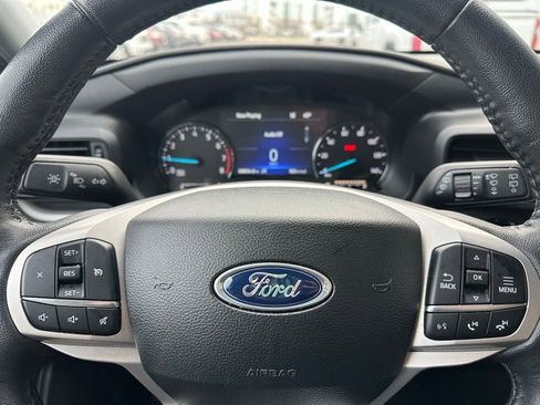 Used 2023 Ford Explorer XLT image 10