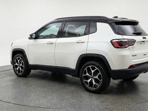 Used 2025 Jeep Compass Limited image 6