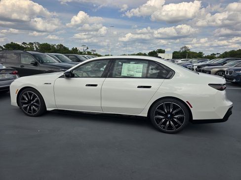 New 2026 BMW i7 M70 w/ Executive Package AWD/4WD image 4