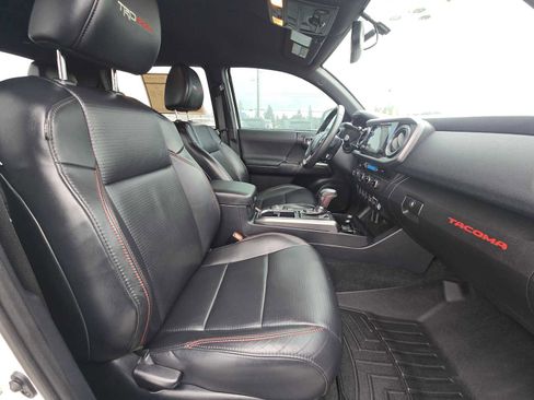 Used 2017 Toyota Tacoma TRD Pro AWD/4WD image 12