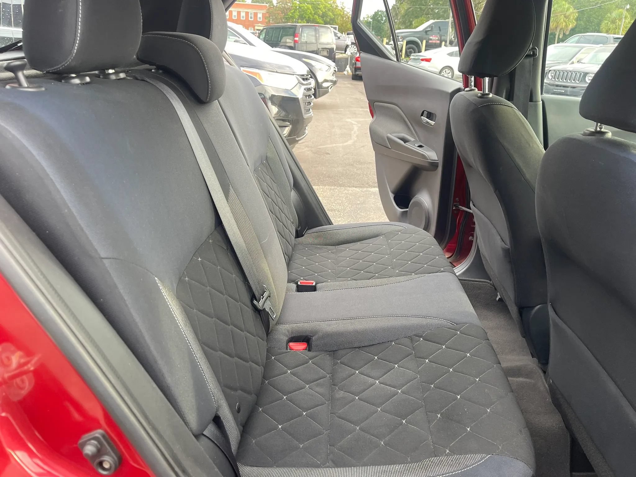 Used 2018 Nissan Kicks SV FWD image 15