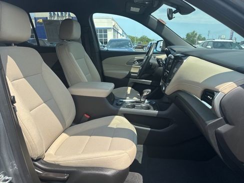 Used 2023 Chevrolet Traverse LS image 19