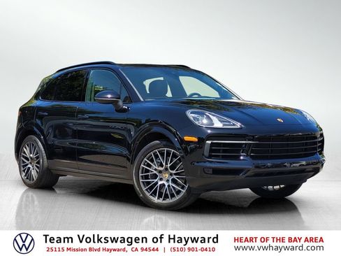 Used 2022 Porsche Cayenne w/ Premium Package image 1