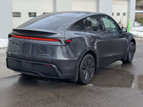 Used 2026 Tesla Model Y AWD image 5