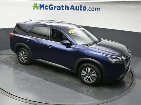 Used 2025 Nissan Pathfinder SL AWD/4WD image 3