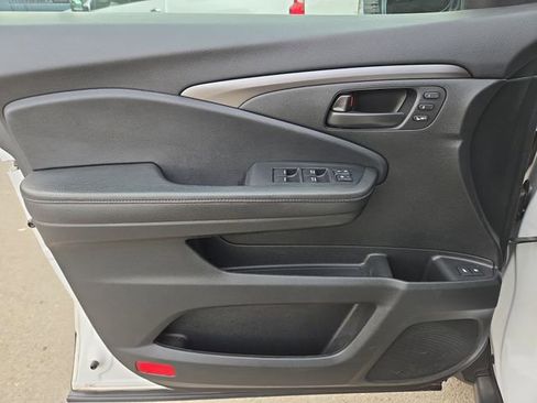 Used 2025 Honda Passport EX-L image 17