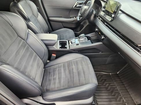 Used 2024 Mitsubishi Outlander AWD image 10