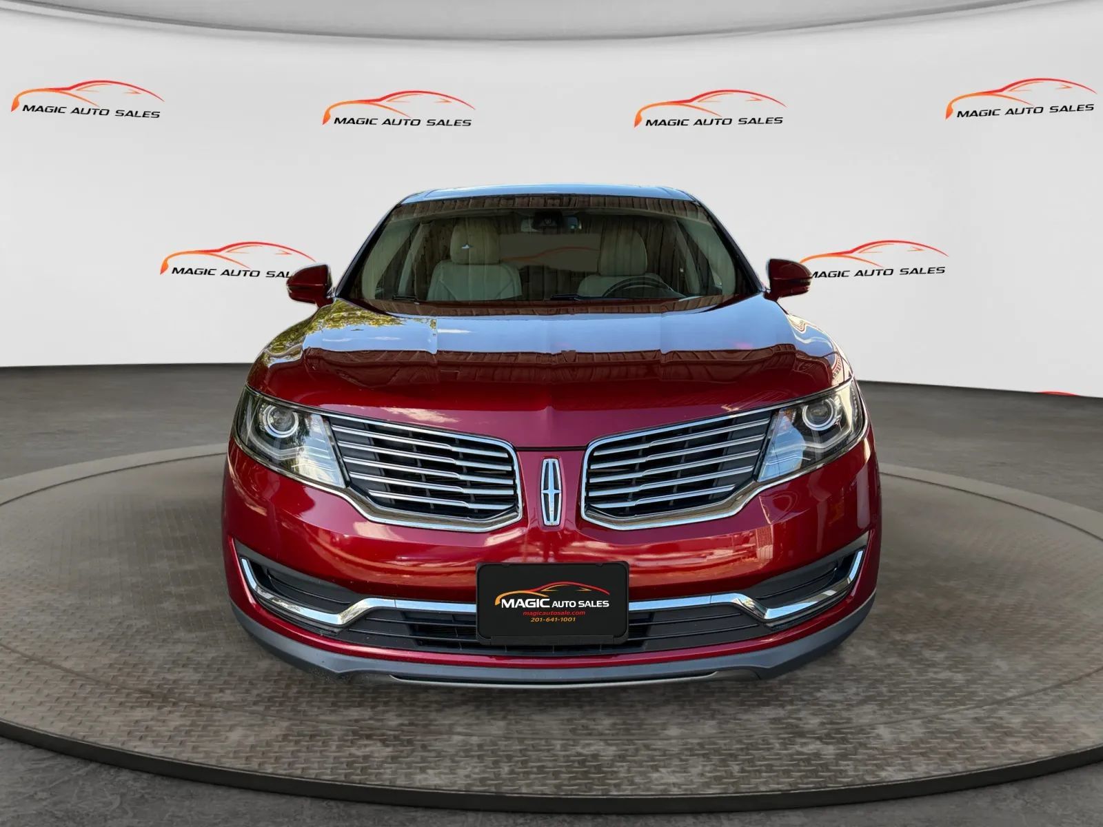 Used 2017 Lincoln MKX Select w/ Select Plus Package AWD/4WD image 3